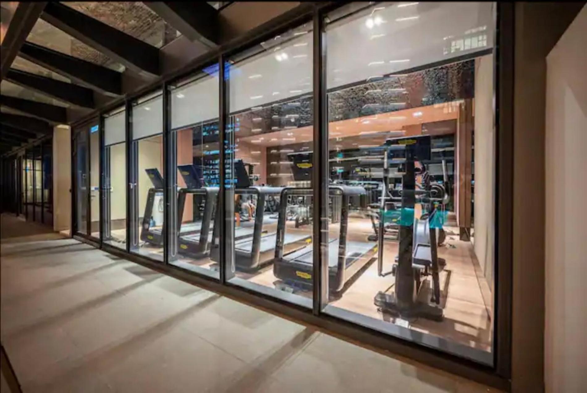 הו צ'י מין סיטי The Metropole -Complex "Opera, Crest, Galleria " -Free Pool-Gym-Sauna Room-Yoga Room מראה חיצוני תמונה